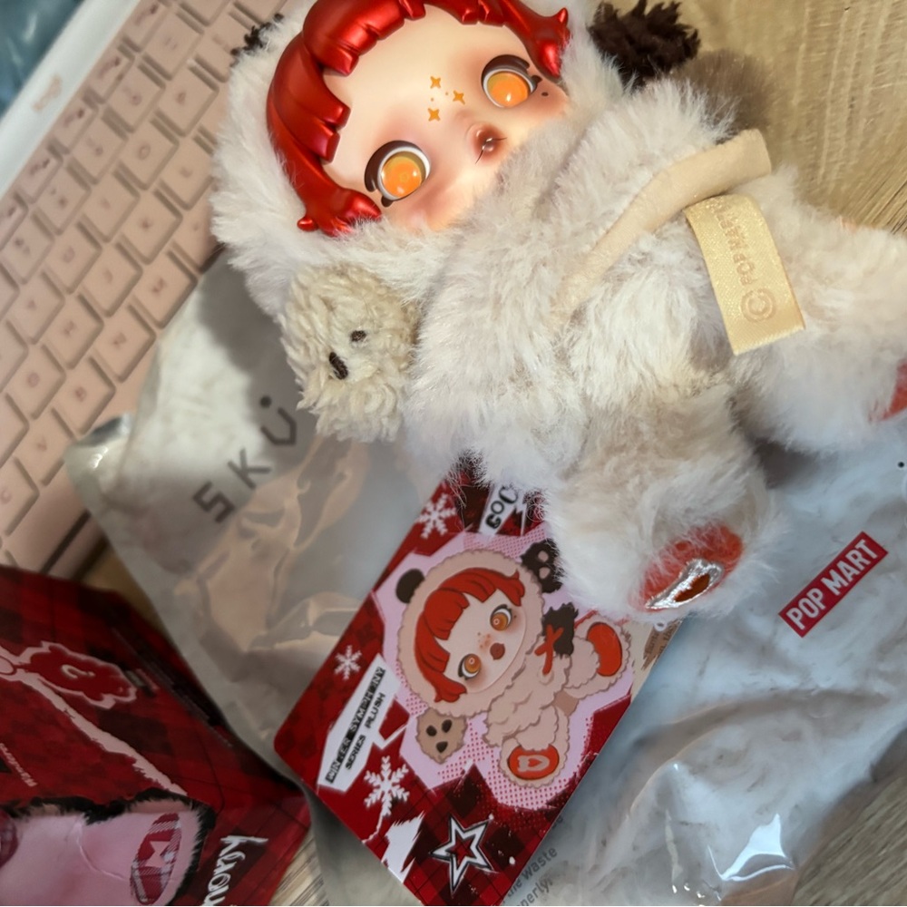 Hello Kitty Red and White Doll with Accessories - Picture 2 of 8